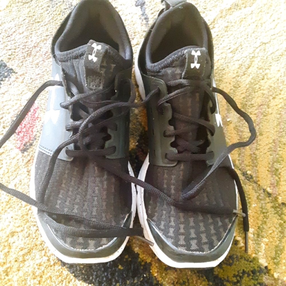 Women UA drift RN running shoes